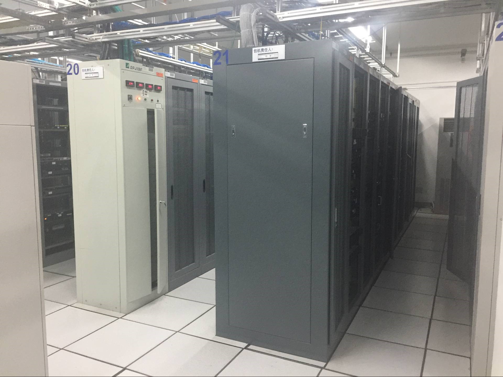 初创公司如何评估美国租用云服务器的成本与扩展策略